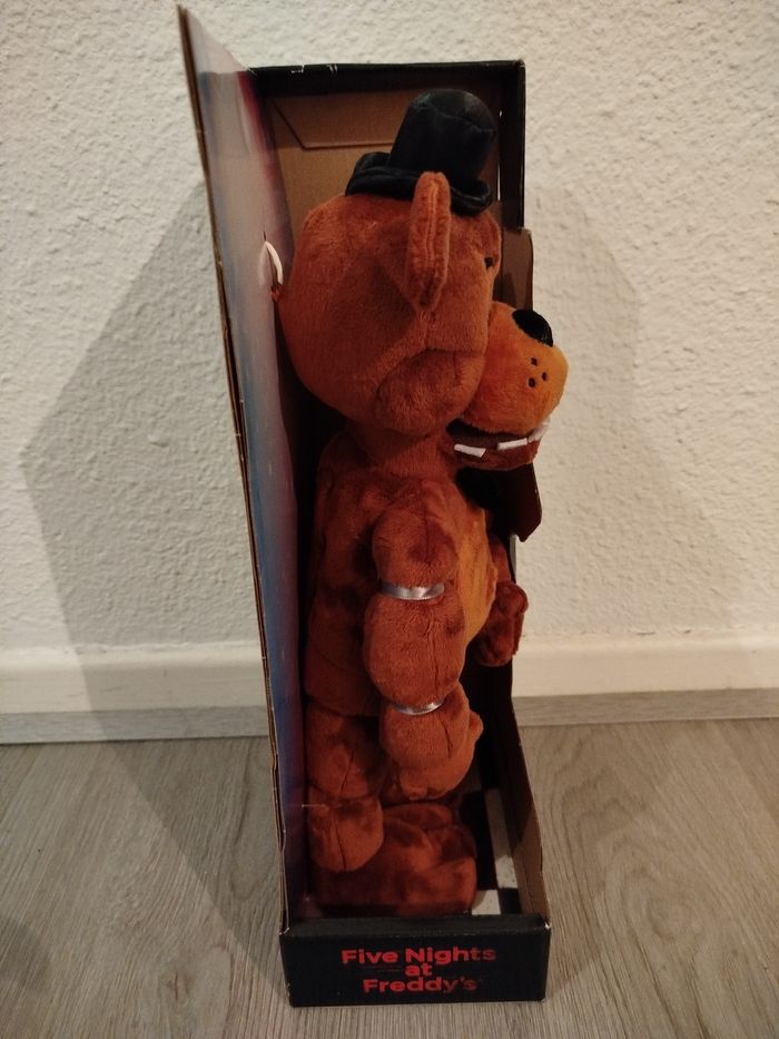 Freddy Fazbear Five Nights at Freddy's Peluche - photo numéro 4