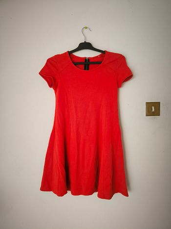Robe rouge simple avec fermeture éclair à l'arrière taille 38