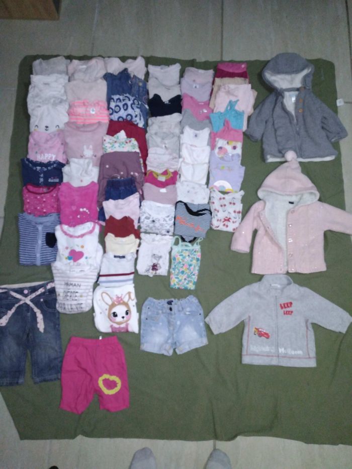 Lot de 61 vêtements 12 mois