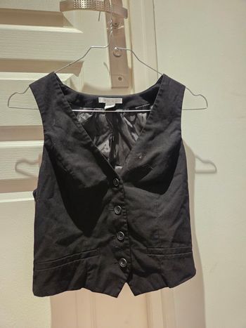 Bolero noir avec bouton