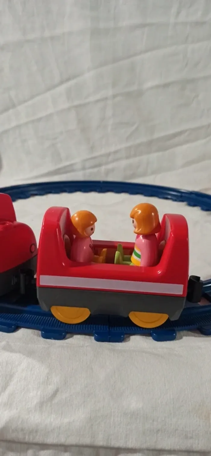 Train avec wagon et voyageurs sur rails playmobil 123 - photo numéro 10