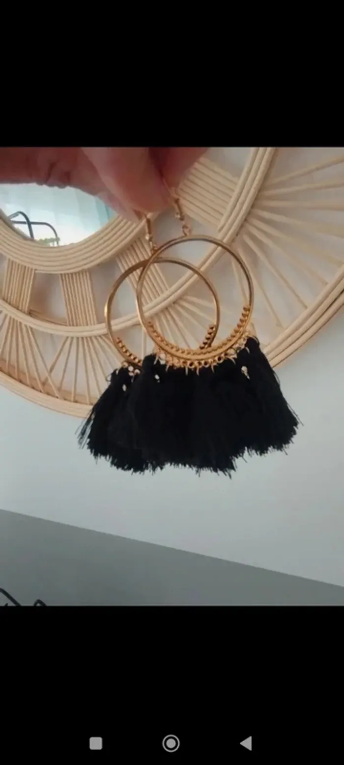 Boucles d'oreilles à pompons noirs - photo numéro 3
