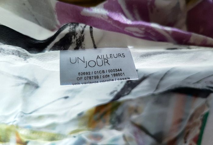 Robe avec chemisier en soie neuve - photo numéro 7