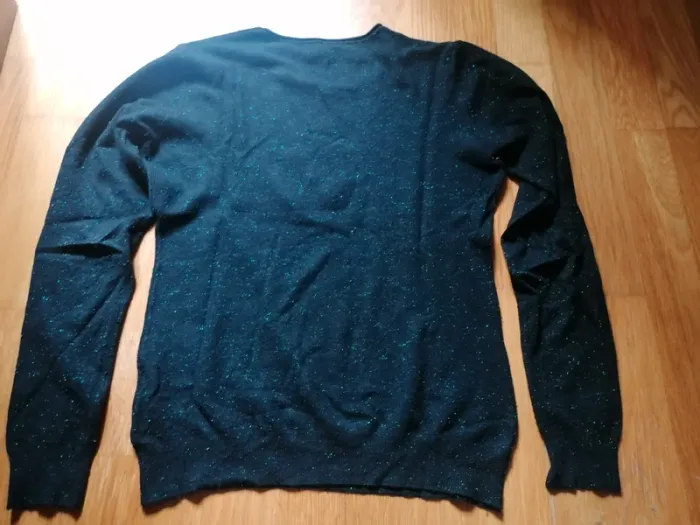 Pull noir avec brillant paillette vert - photo numéro 2