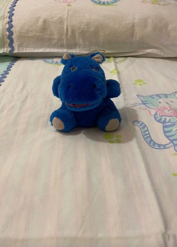 Petite peluche hippopotame bleu