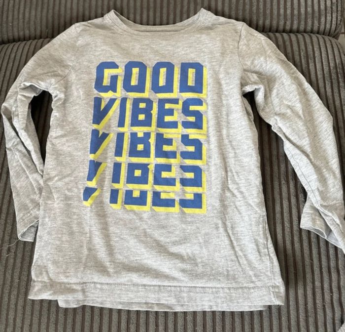 T-shirt à manches longues - Primark – Taille 5/6 ans -2€ - photo numéro 2