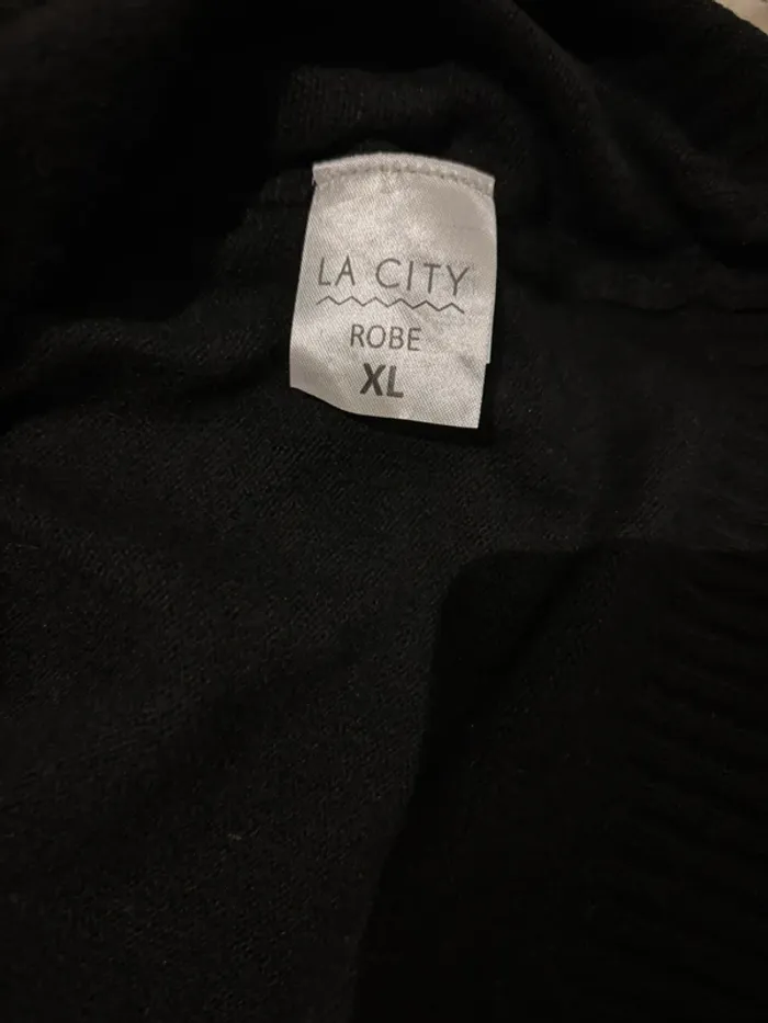 Jolie robe noir col V La City taille XL - 42 neuve - photo numéro 8