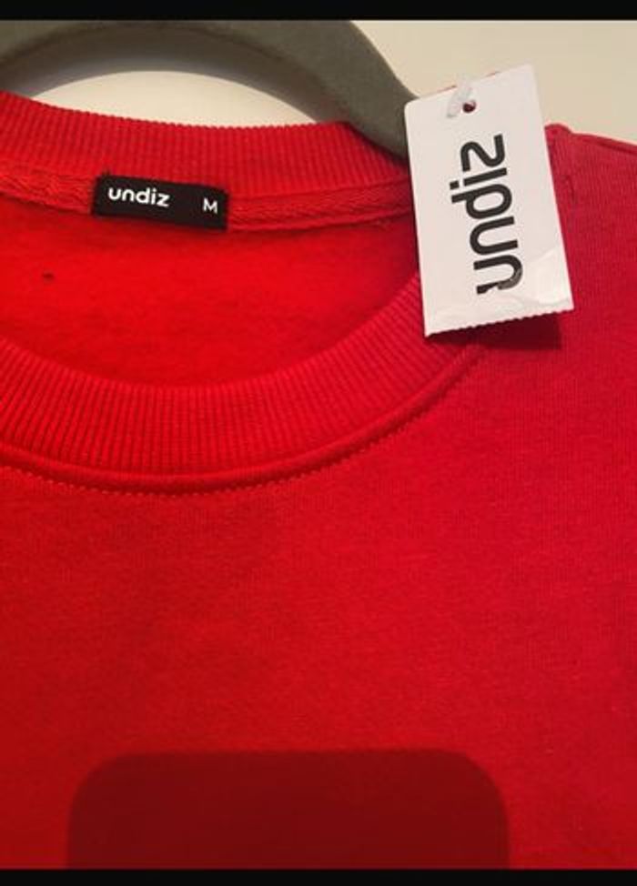 Sweat court undiz Rouge taille M neuf - photo numéro 2
