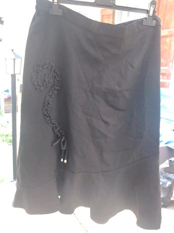 Jupe noire avec fleurs