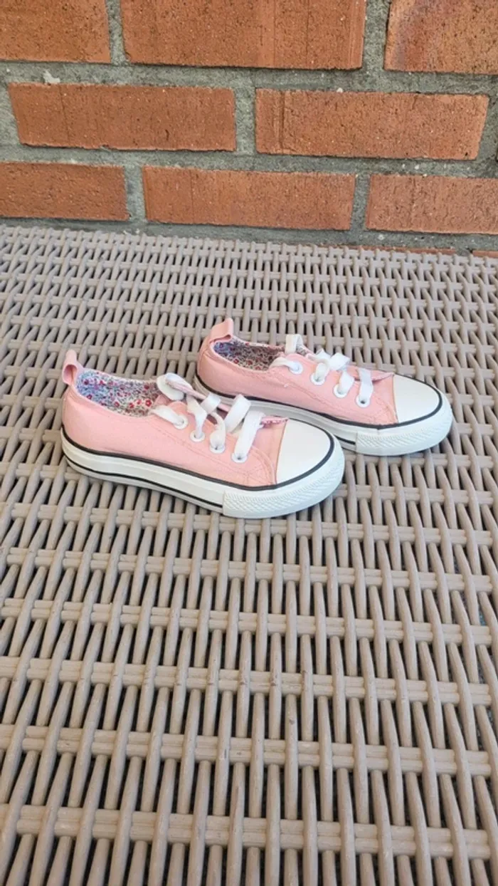 Baskets taille 27 - photo numéro 2