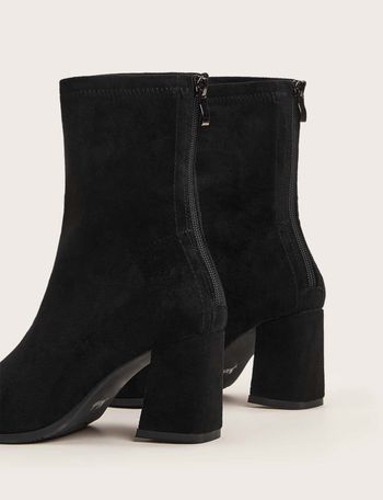 Bottes classiques minimalistes à bout pointu