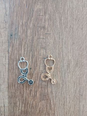 Pendentif/ breloque stéthoscope