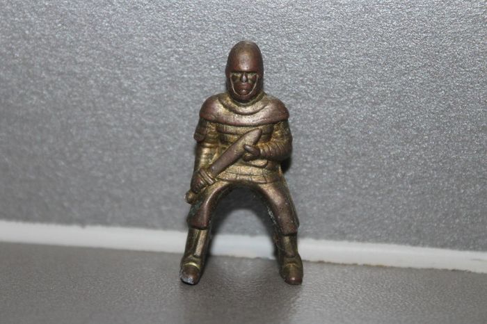Figurine Métal Kinder