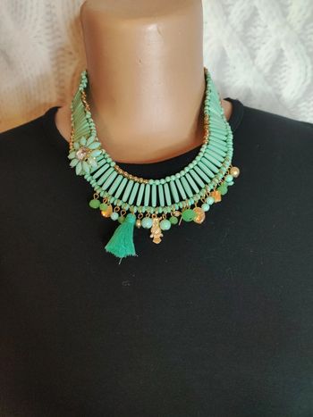Collier bohème vert avec breloques