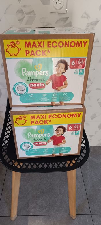 2 cartons couches Pampers taille 6 pants harmonie
