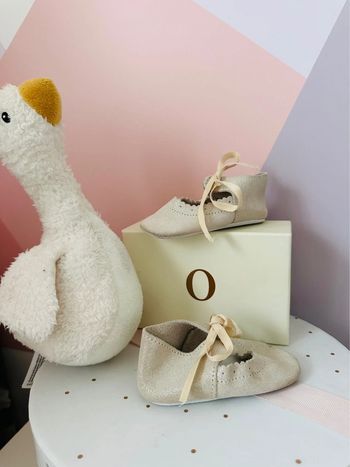 Chaussons souples satiné neuf