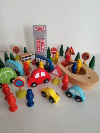 Accessoires en bois pour circuit de petites voitures