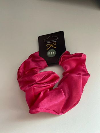 Chouchou matière satinée fuchsia