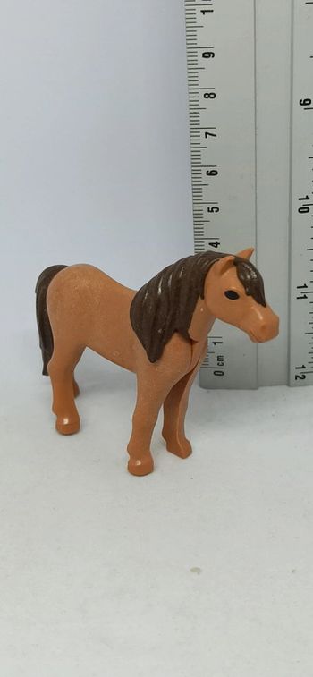 Poulain marron avec crinière foncée playmobil