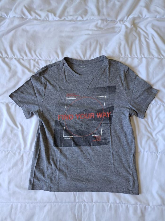 T shirt gris avec inscription T. XXS ou 12 ans