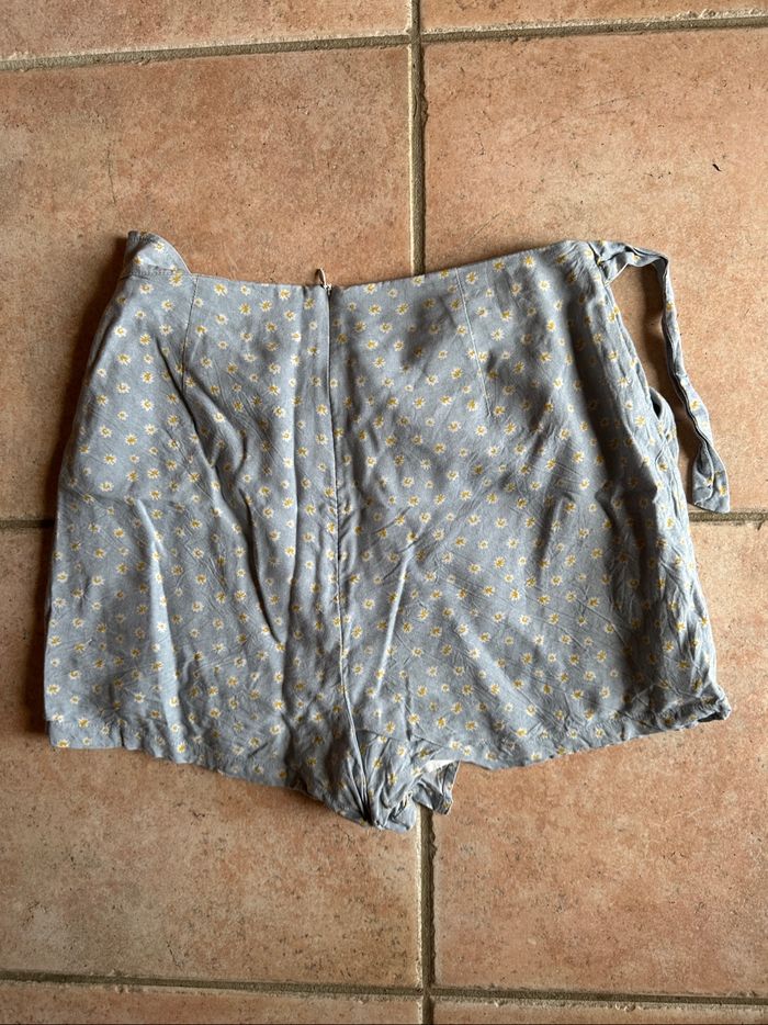 Short jupe bleu ciel pâquerettes Pimkie Taille 38 - photo numéro 2