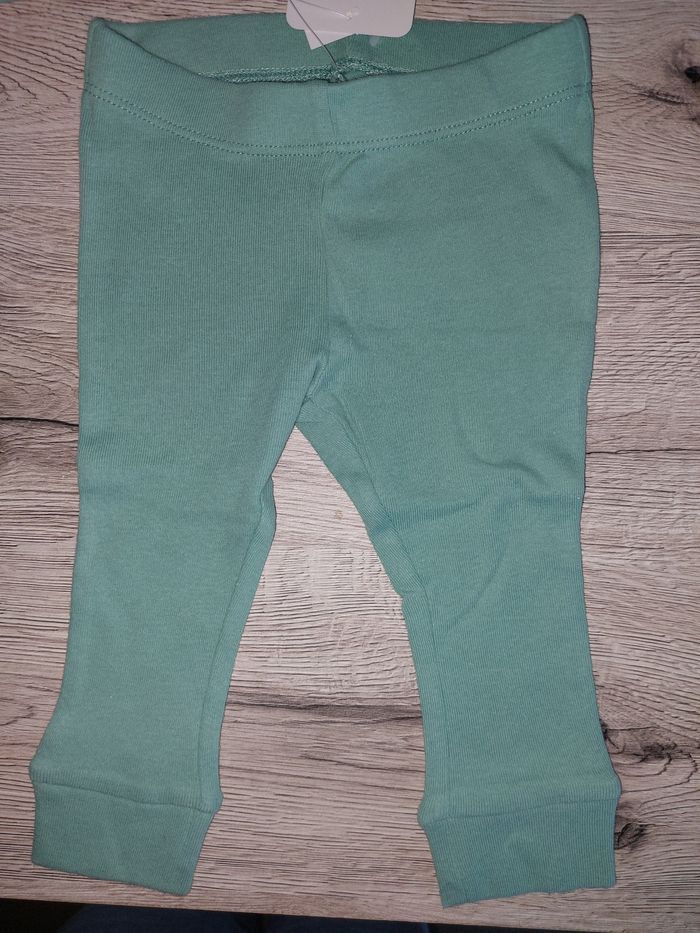 Ensemble bébé T : 9 mois neuf - photo numéro 3