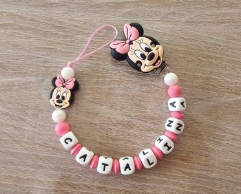 Attache sucette personnalisé en silicone minnie