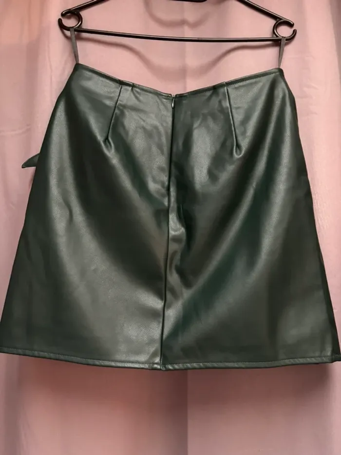 Jupe imitation cuir vert sapin, jupe courte taille L - photo numéro 6