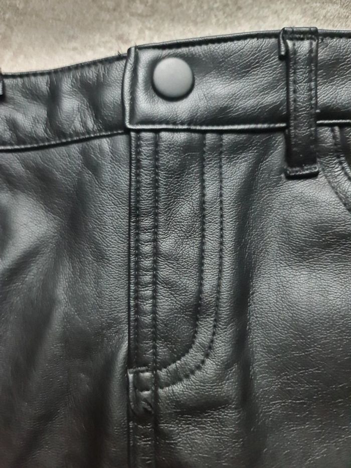 Jolie jupe simili cuir Marque kiabi Fille Taille 6 ans - photo numéro 5
