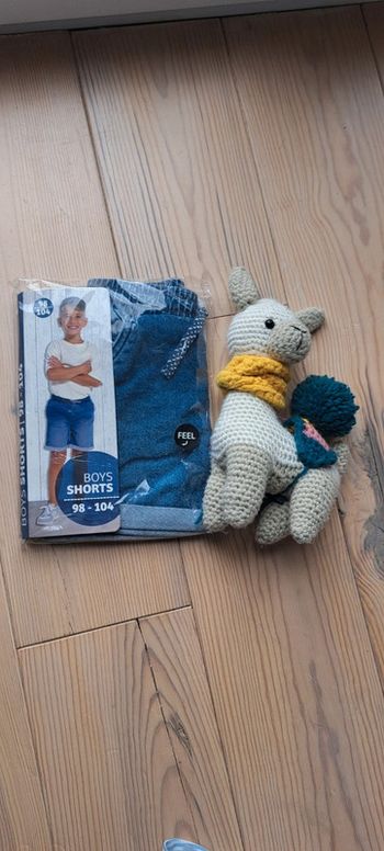 Short neuf 3-4ans