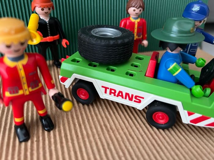 Lot  Playmobil + voiture - photo numéro 3