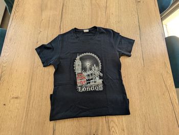T-shirt neuf garçon 11/12 ans