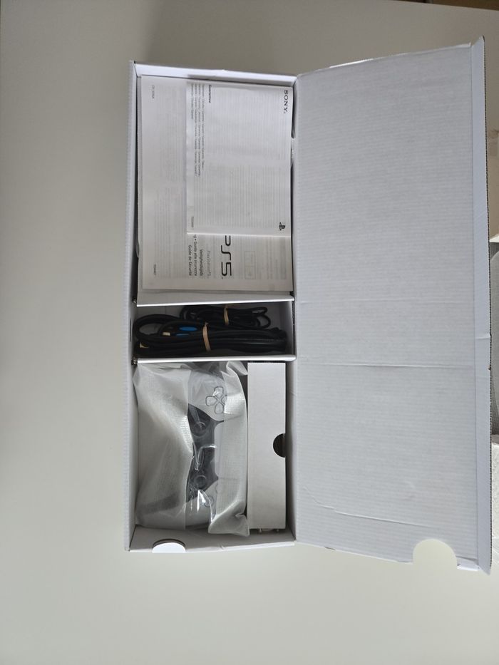 Sony PlayStation 5 - 825 Go blanc (édition disque, deux manettes) - photo numéro 7