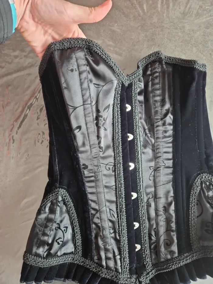 Corset velours noir - photo numéro 2