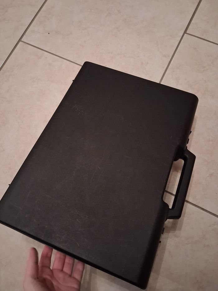 Malette noire - photo numéro 4