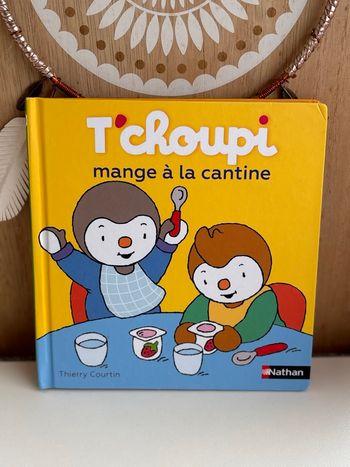 Livre tchoupi mange à la cantine 