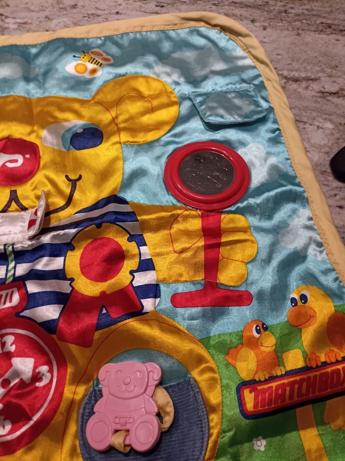 Tapis d'éveil très bon état Carre de 67 cm de côté. - photo numéro 3