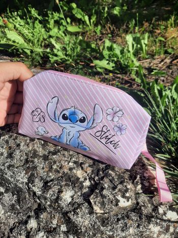 Trousse Stitch rose école