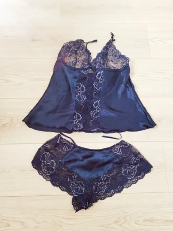 Ensemble lingerie satin dentelle bleu marine taille M/ L