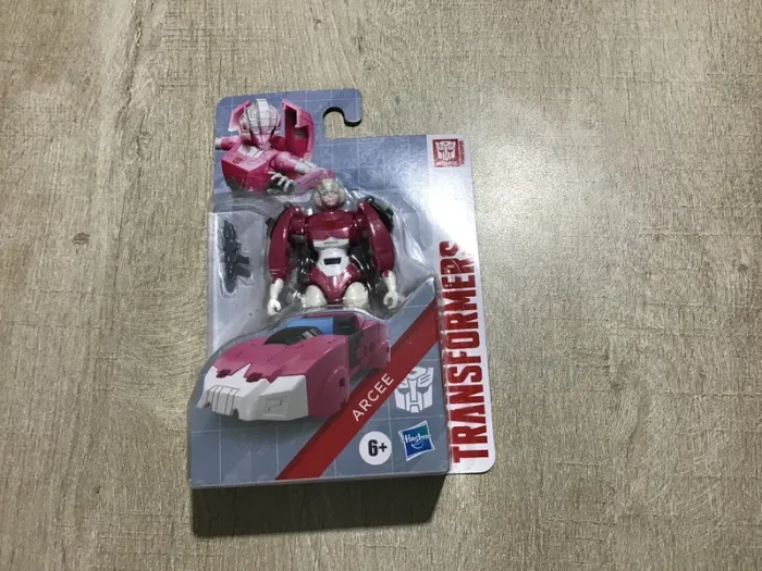 Figurine transformers neuves aree