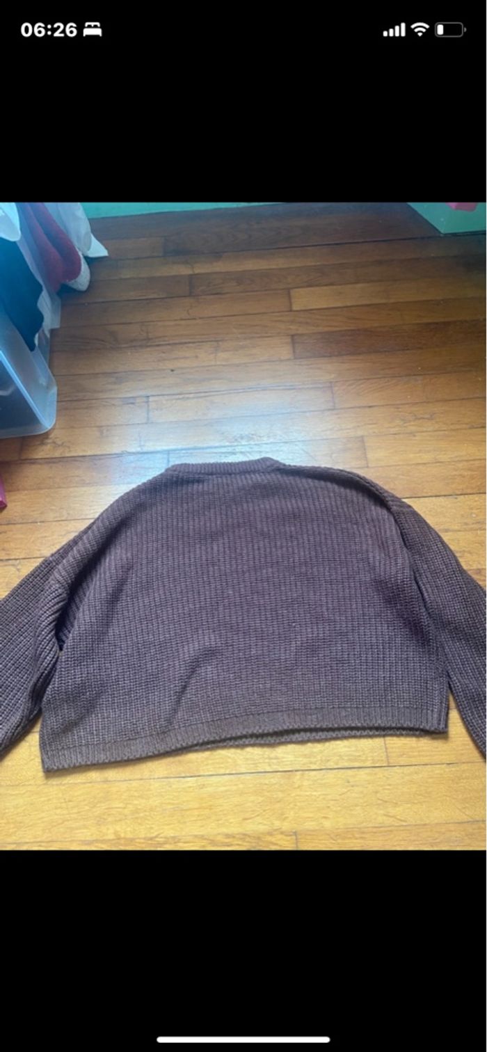 Pull court col rond en maille marron - photo numéro 6