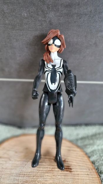 Figurine spider girl titan marvel