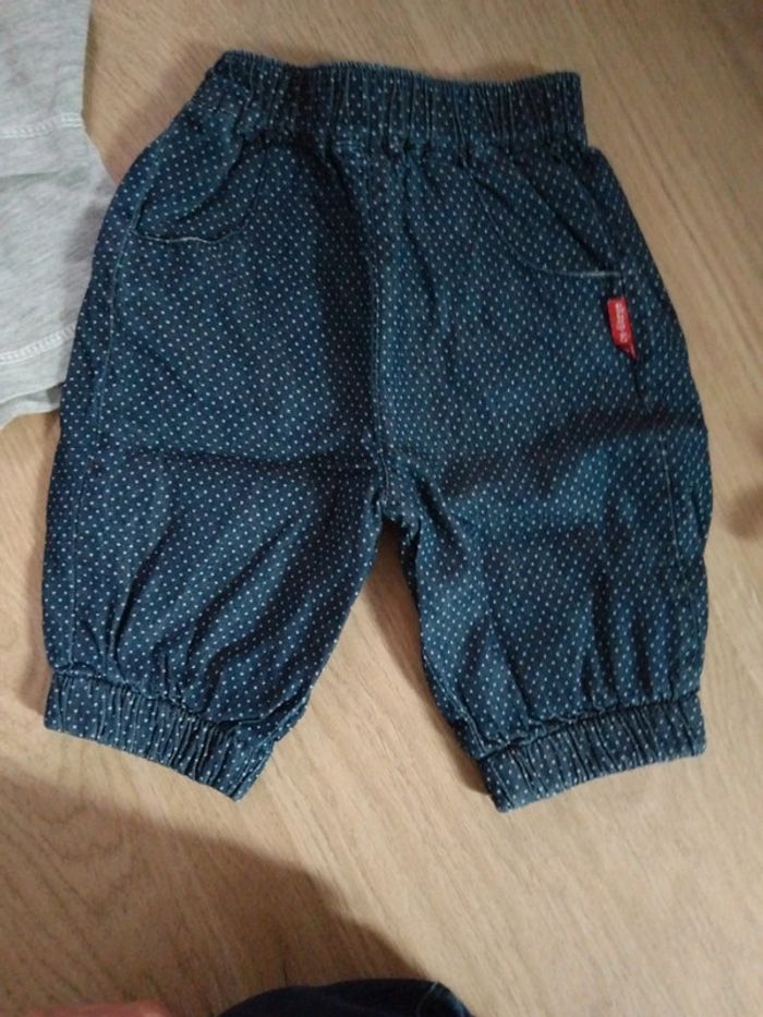 Ensemble jean fin et 4 t-shirts ML taille 1 mois - photo numéro 2