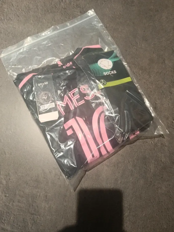 Tenue foot Léo Messi Inter Miami noir/rose t.22 - photo numéro 5