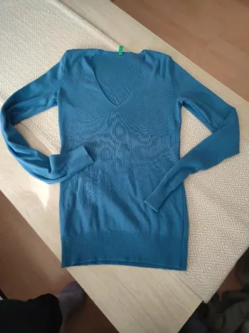 Pull bleu col V Benetton 14 ans