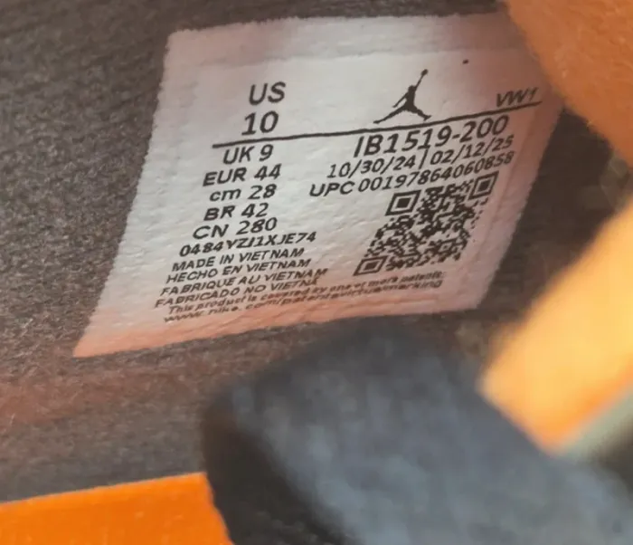 Jordan 4 retro x Undefeated - photo numéro 8