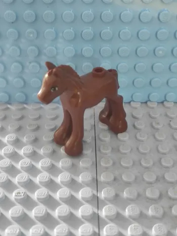 Poney LEGO Reddish Brown Horse, Friends Style, Baby Foal with Tan and White Eyes 11241pb02 D08