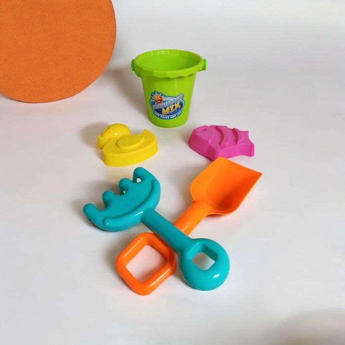 Lot jouets de plage seau pelle rateau moules