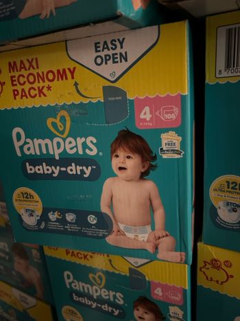 Couches Pampers taille 4