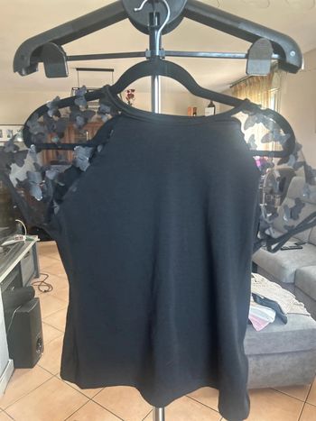 Teeshirt noir manches résille avec papillons